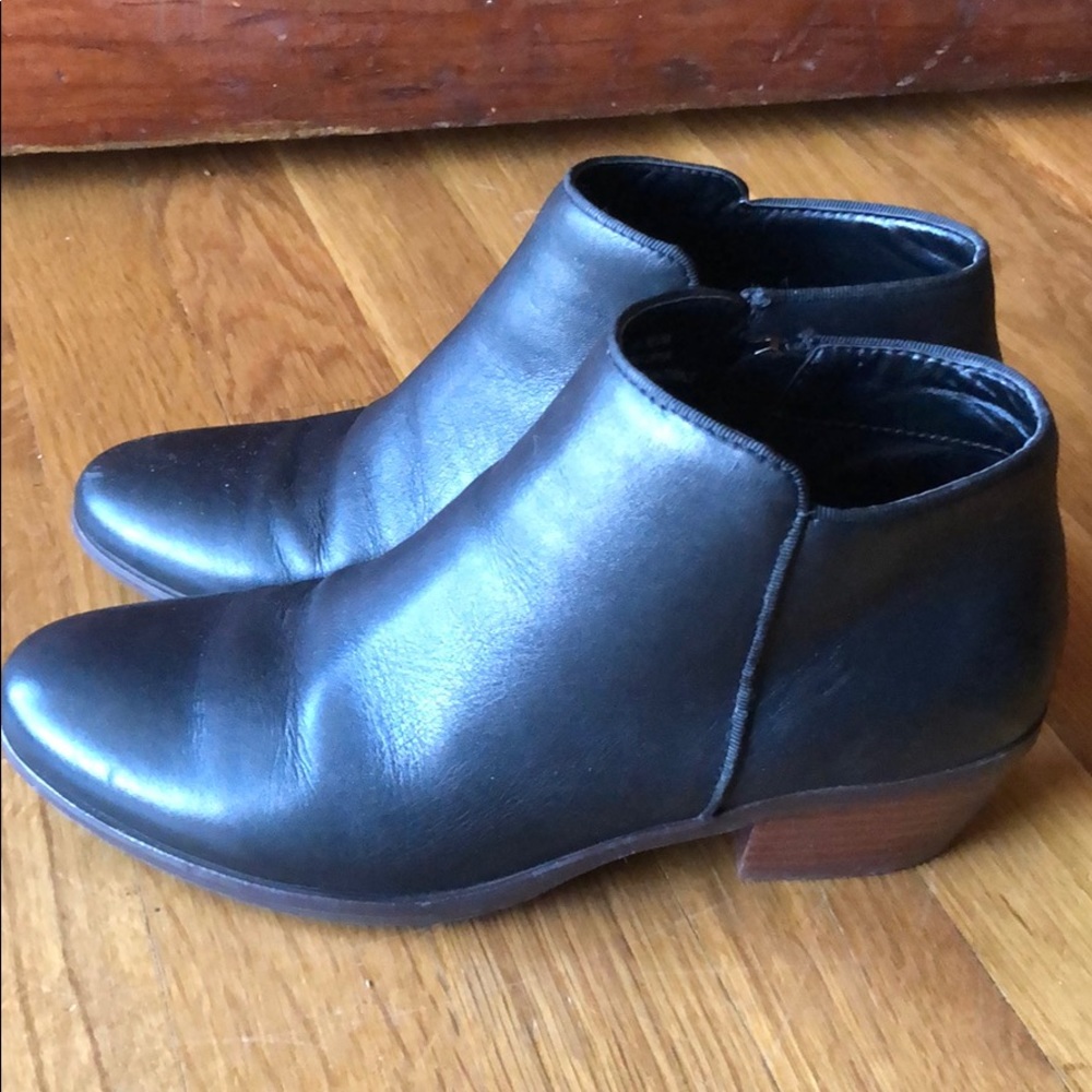 Crown Vintage Black Leather zipped booties 6M